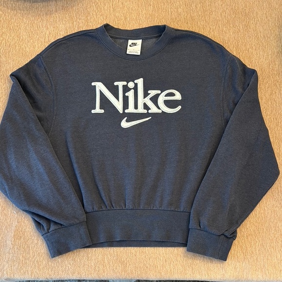 EUC! Nike Sportwear Femme Fleece GX Crew Crop Sweatshirt, sz M - Picture 2 of 5